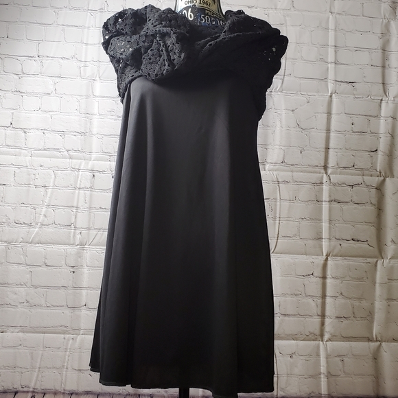ROXBERI ARIANA BLACK LACE OPEN BACK ALINE DRESS - Picture 6 of 8